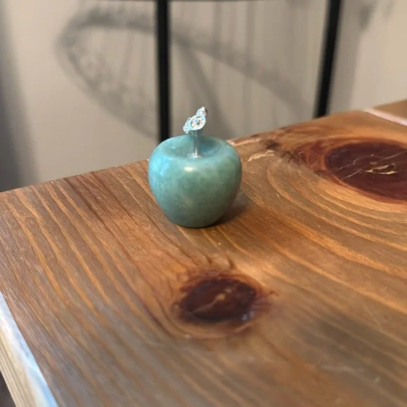 Green Aventurine Crystal Apple - Picture 2 of 4